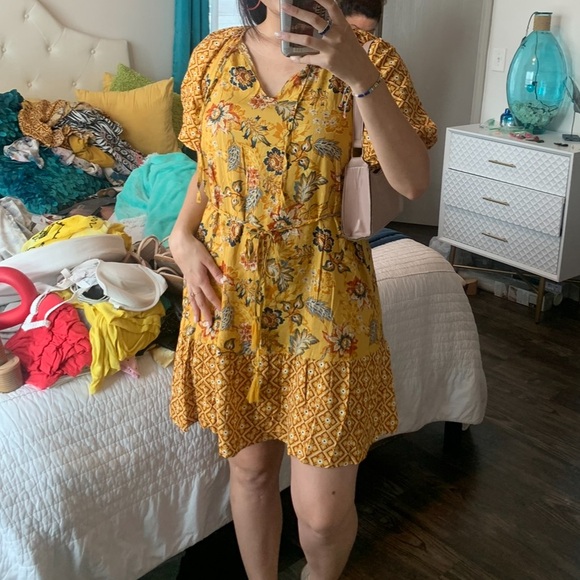 Cato Dresses & Skirts - Cato Women’s size small, yellow/ gold dress, flower design